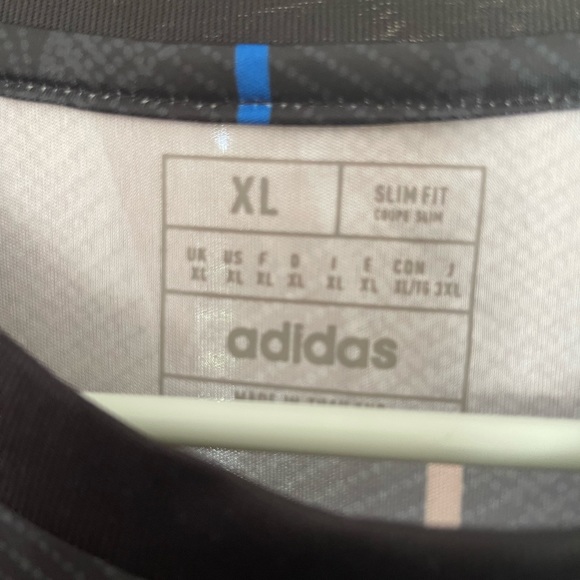 Men’s Manchester United 3rd jersey new - Picture 2 of 5